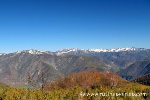Vistas hacia Valdiglesia (2.137 m.) y Catoute (2.113 m.), entre otros.
